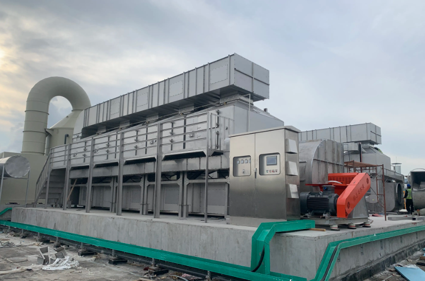 RCO催化燃燒設(shè)備工程安裝現(xiàn)場